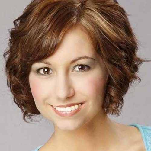Short Haircuts For Wavy Hair And Round Faces (Photo 7 of 20)