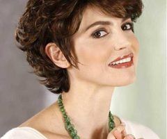 2024 Popular Short Haircuts for Round Faces with Curly Hair