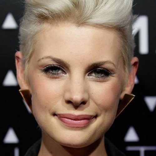 Womens Long Quiff Hairstyles (Photo 7 of 15)