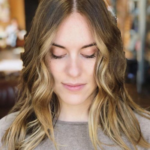 Medium Haircuts Ideas For Round Faces (Photo 15 of 20)