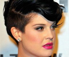 20 Inspirations Short Hairstyles for Curvy Women