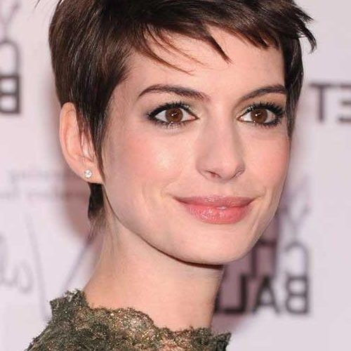 Anne Hathaway Short Hairstyles (Photo 1 of 20)
