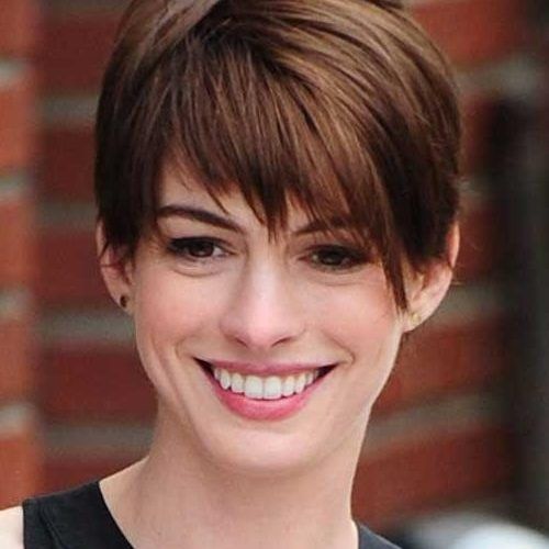 Anne Hathaway Short Hairstyles (Photo 4 of 20)