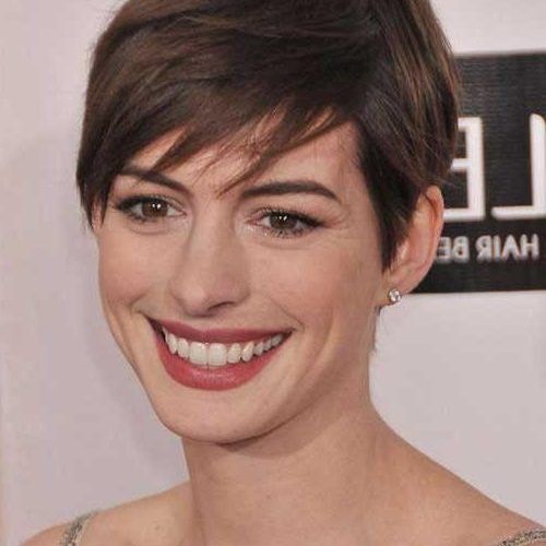 Anne Hathaway Short Haircuts (Photo 1 of 20)