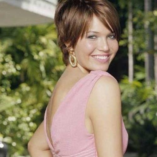 Cute Celebrity Short Haircuts (Photo 18 of 20)