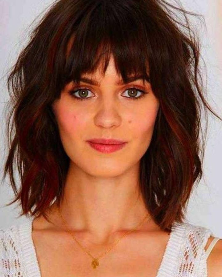 2024 Popular Short Haircuts with Bangs for Round Faces