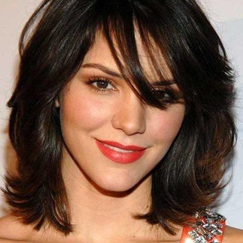 Medium Short Hairstyles For Round Faces (Photo 9 of 15)