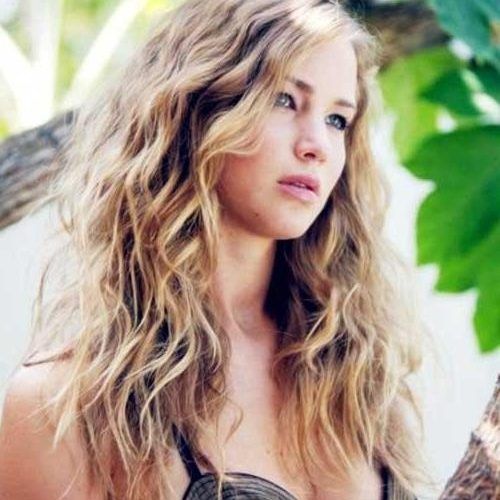 Long Curly Hairstyles For Round Faces (Photo 13 of 15)