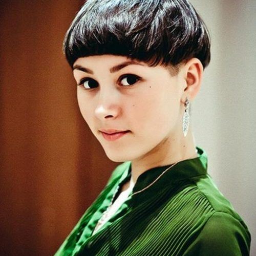 Short Hairstyles With Blunt Bangs (Photo 8 of 20)