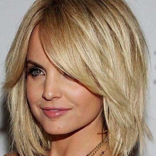 Medium Bob Hairstyles With Layers (Photo 11 of 15)