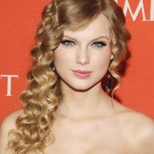 Taylor Swift Long Hairstyles (Photo 11 of 15)