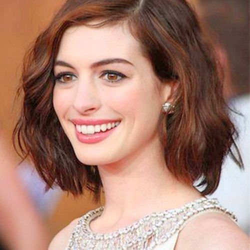 Anne Hathaway Medium Haircuts (Photo 9 of 20)
