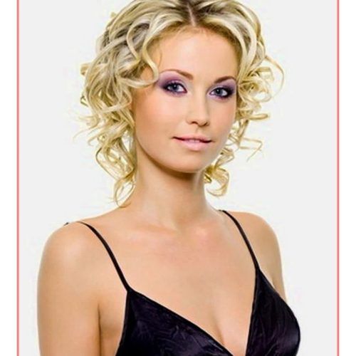 Feminine Shorter Hairstyles For Curly Hair (Photo 12 of 20)