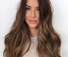2024 Popular Long Wavy Hairstyles with a Messy Touch