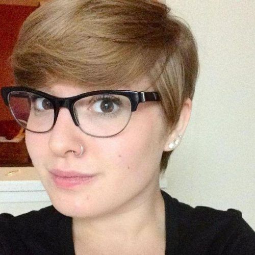 Short Haircuts For Round Faces And Glasses (Photo 20 of 20)