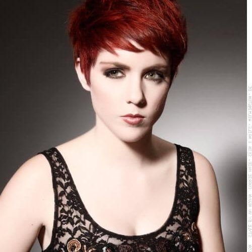 Short Hairstyles For Women With Oval Face (Photo 12 of 15)