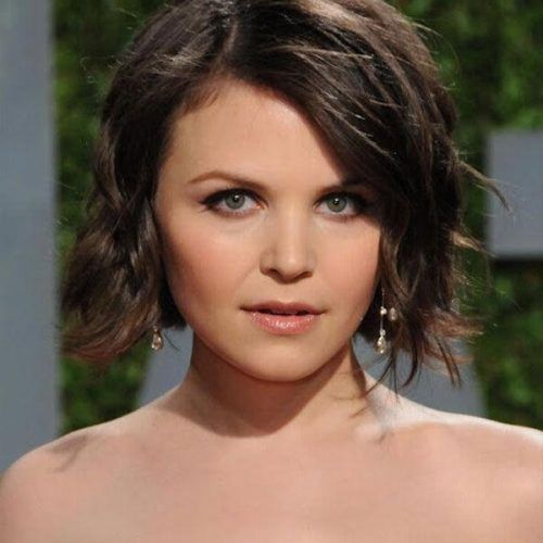 Wavy Short Hairstyles For Round Faces (Photo 6 of 20)