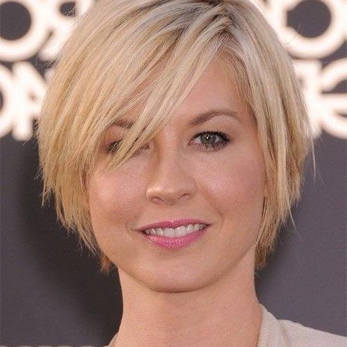 Short Haircuts For Thick Straight Hair (Photo 18 of 20)