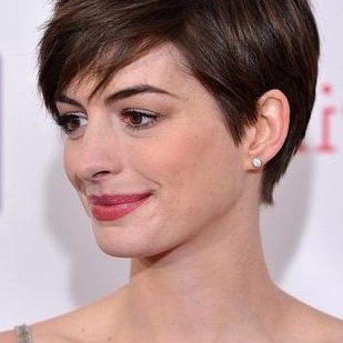 Anne Hathaway Short Haircuts (Photo 8 of 20)