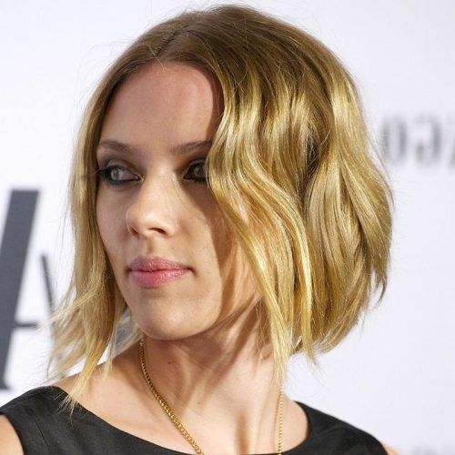 Scarlett Johansson Asymmetrical Choppy Bob Hairstyles (Photo 2 of 15)