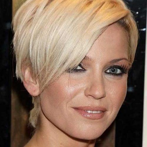 Short Haircuts For Women In Their 30S (Photo 15 of 20)