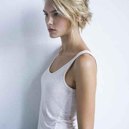 Women's Short Hairstyles For Oval Faces (Photo 14 of 15)