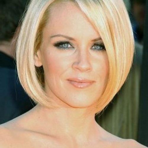 Short Hairstyles For Heart Shaped Faces (Photo 18 of 20)