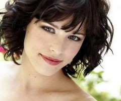 20 Best Short Hairstyles for Obese Faces