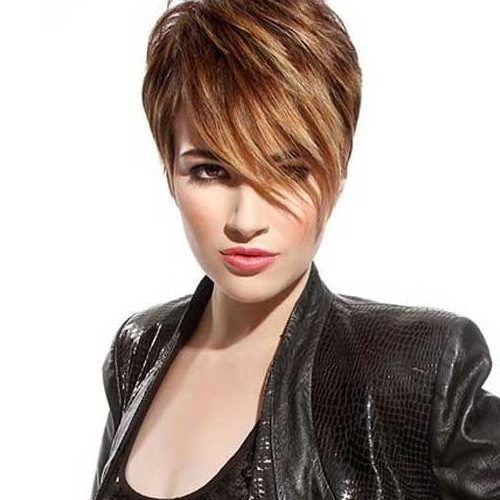 Short Hairstyles For Long Faces Over 40 (Photo 13 of 15)