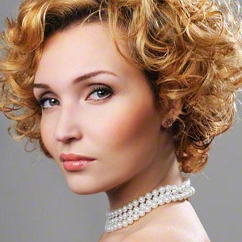 Short Hairstyles For Women With Curly Hair (Photo 3 of 15)