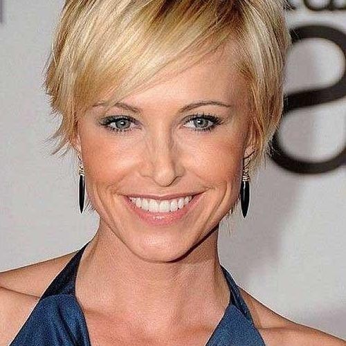 Short Hairstyles For Women In Their 40S (Photo 4 of 20)