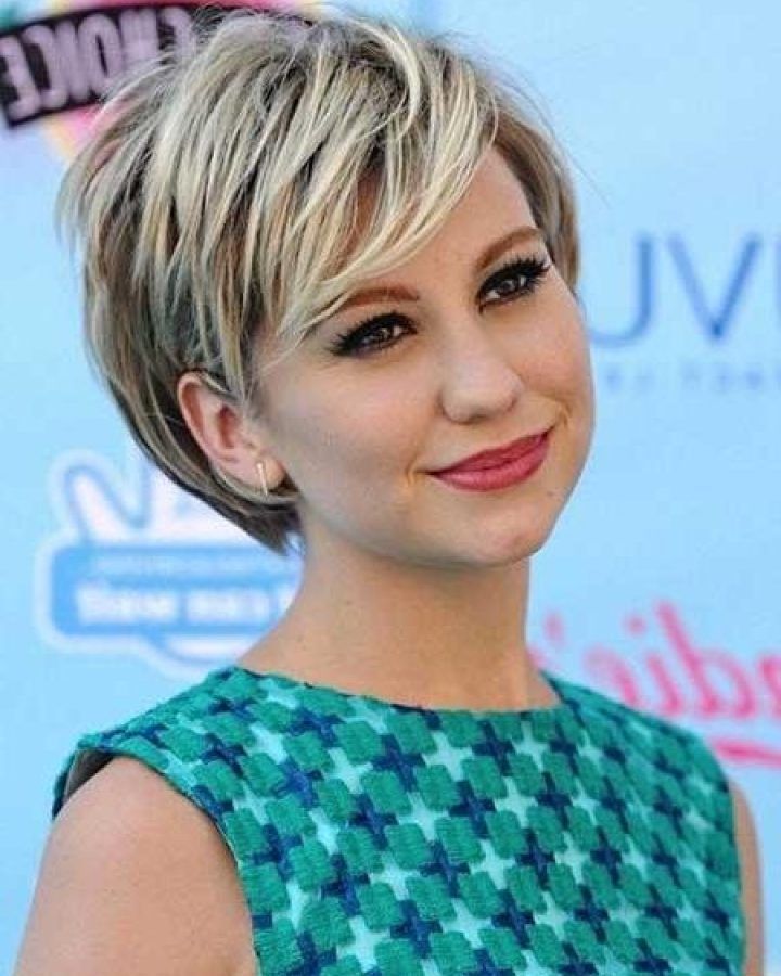 20 Ideas of Flattering Short Haircuts for Fat Faces