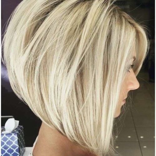 Honey Blonde Layered Bob Hairstyles With Short Back (Photo 18 of 20)