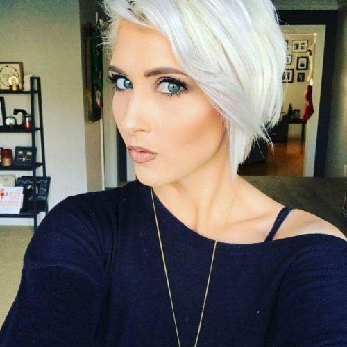 Side-Parted Silver Pixie-Bob Haircuts (Photo 9 of 15)