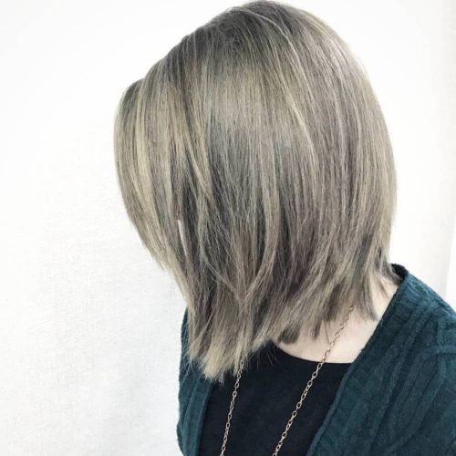 Straight Cut Two-Tone Bob Hairstyles (Photo 13 of 20)