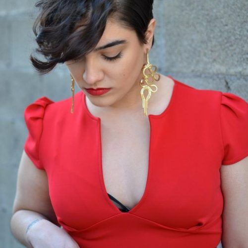 Short Hairstyles For Curvy Women (Photo 15 of 20)