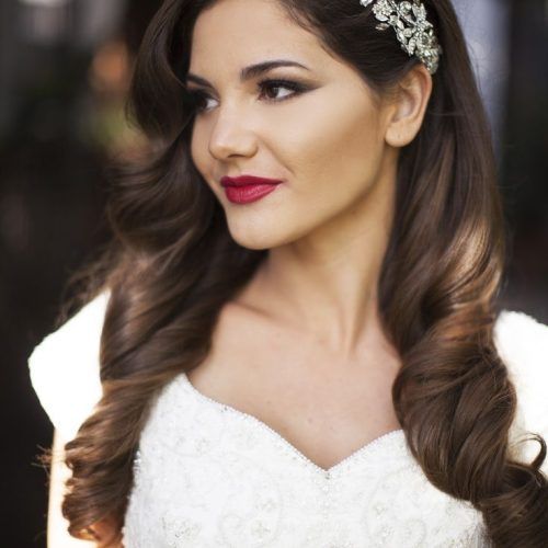 Short Wedding Hairstyles With Vintage Curls (Photo 17 of 20)