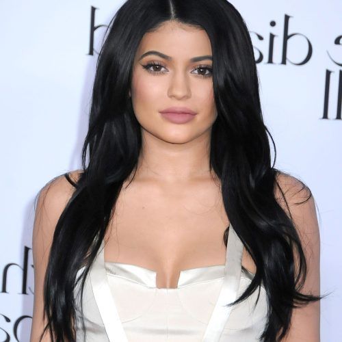 Kylie Jenner Medium Haircuts (Photo 2 of 20)