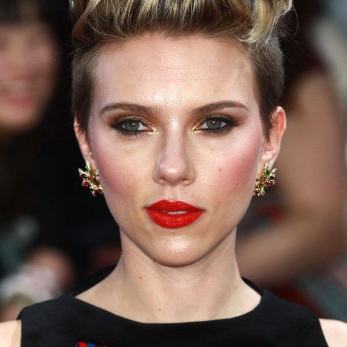 Scarlett Johansson Medium Hairstyles (Photo 5 of 20)
