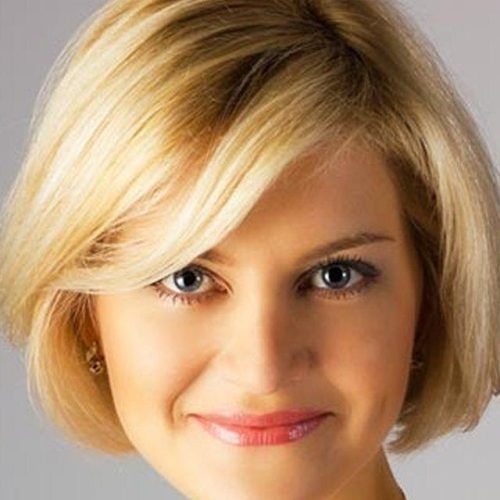 Short Hairstyles For Women With Big Foreheads (Photo 14 of 20)