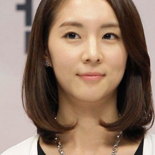 Korean Hairstyles For Oval Shaped Face (Photo 6 of 20)