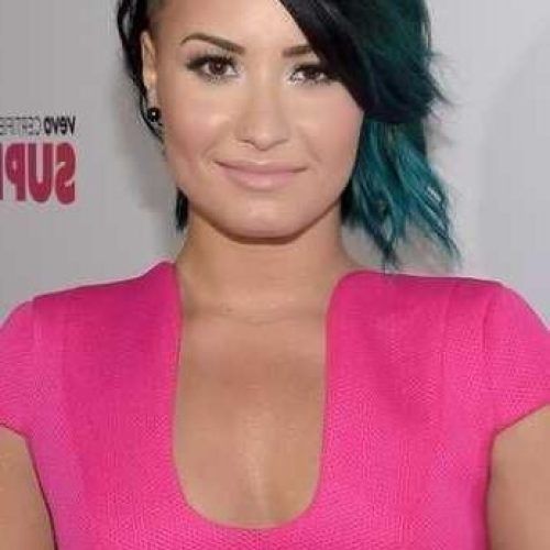 Demi Lovato Short Hairstyles (Photo 9 of 20)