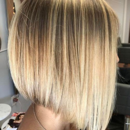Textured And Layered Graduated Bob Hairstyles (Photo 6 of 20)