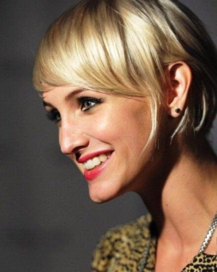 20 Inspirations Short Hairstyles for Pointy Chins