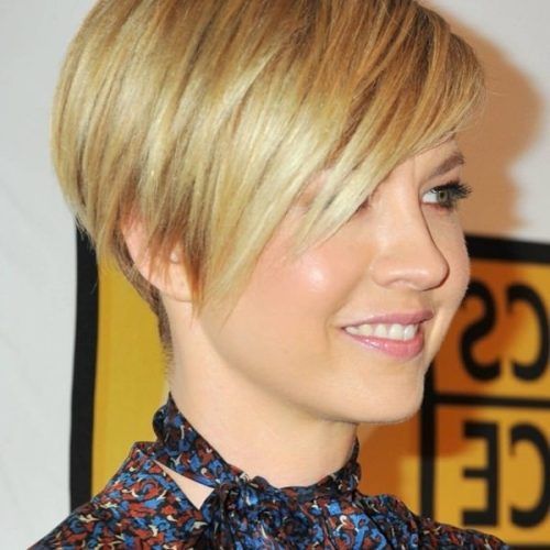 Blonde Pixie Haircuts With Short Angled Layers (Photo 11 of 15)