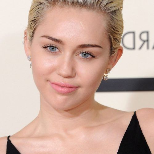 Miley Cyrus Medium Haircuts (Photo 18 of 20)