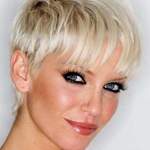 Short Hairstyles For Women With Fine Hair Over 40 (Photo 15 of 15)