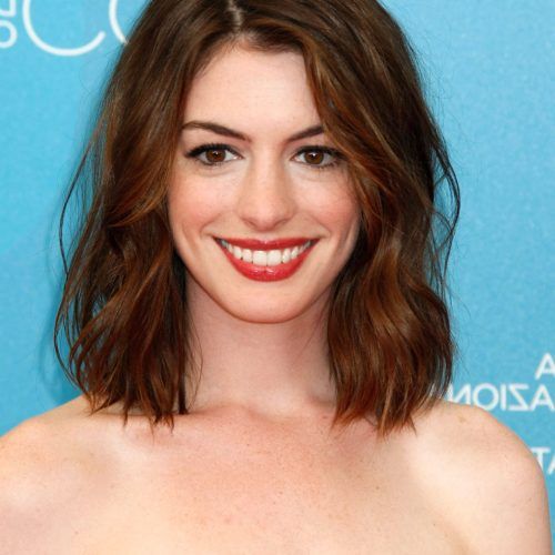 Anne Hathaway Medium Haircuts (Photo 7 of 20)