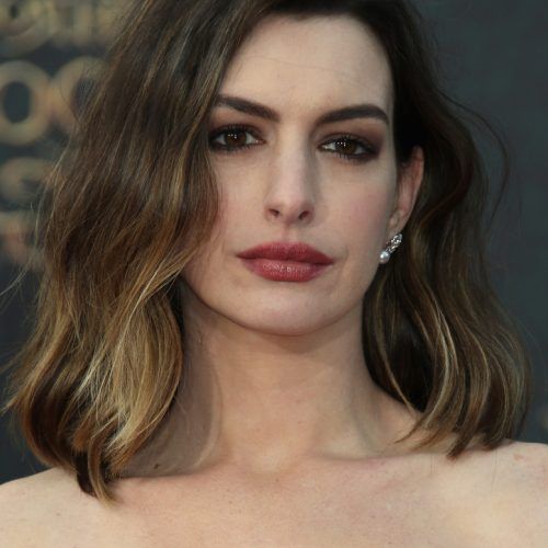 Anne Hathaway Medium Hairstyles (Photo 12 of 20)