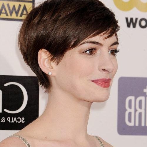 Anne Hathaway Short Hairstyles (Photo 3 of 20)